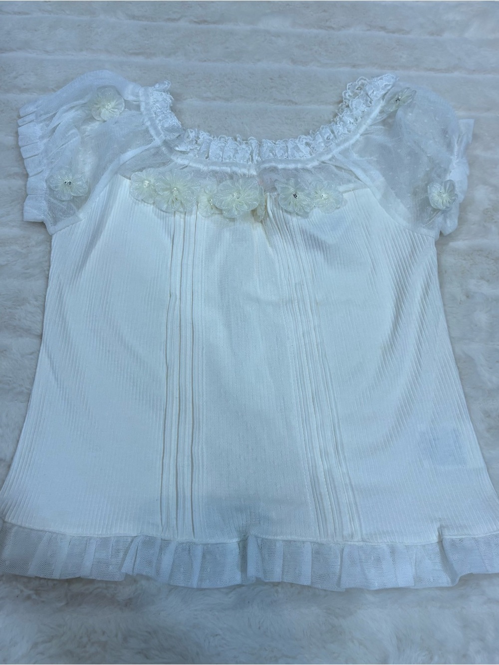 LIZ LISA White Floral Applique Puff Sleeve Top